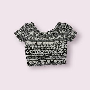 Forever 21 black/white patterned crop top